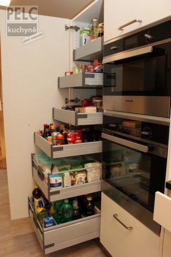 Systém ukládání v potravinové skříni.